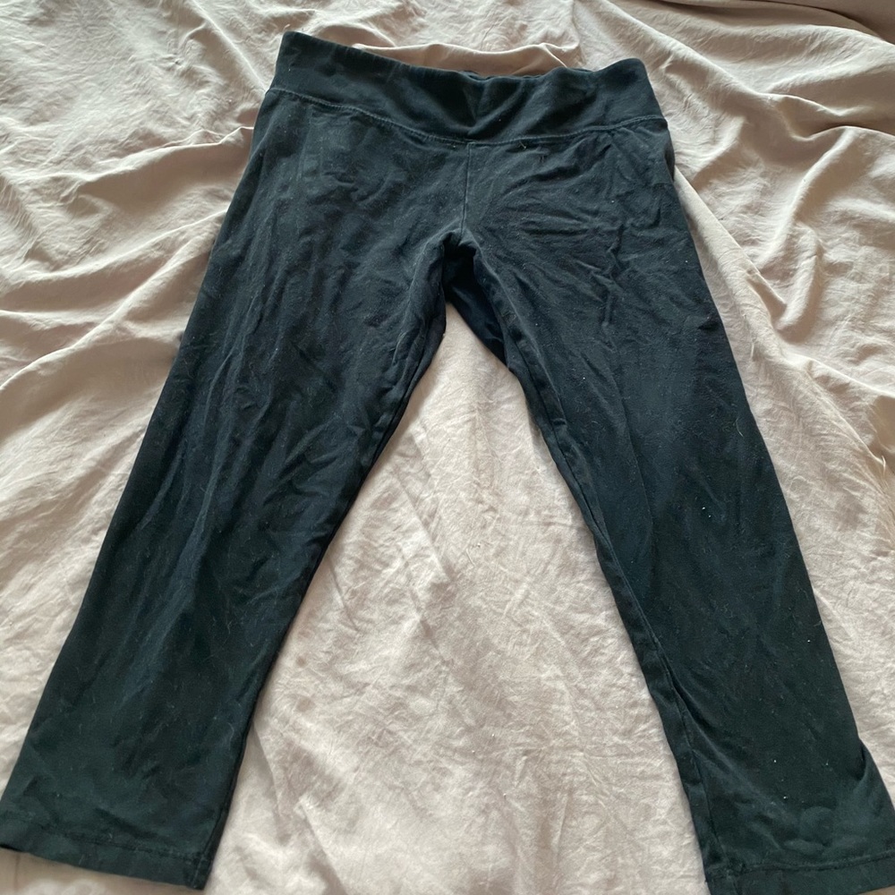 Black cropped leggings